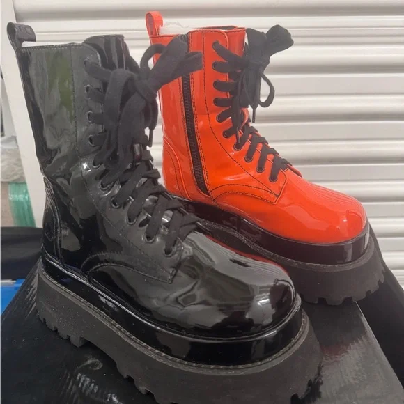 COLOR ME HAUNTED MISMATCHED BOOTS (damaged, photo shown) - Picture 2 of 11